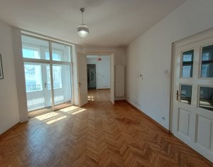Appartement 3 chambres à vendre dans Cluj-napoca, zone Centru
