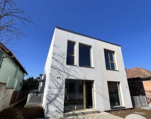 Maison 5 chambres à vendre dans Cluj-napoca, zone Andrei Muresanu