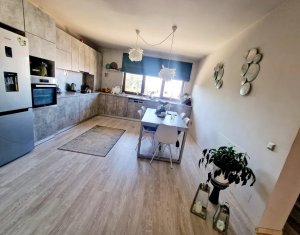 Maison 4 chambres à vendre dans Floresti