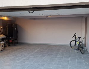 Maison 4 chambres à vendre dans Floresti