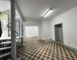 Spatiu comercial cu geamuri la str. Horea,  demisol 75mp