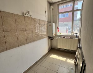 Spatiu comercial  70mp, trifazic, zona comerciala cu vad, str Dambovitei