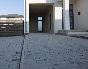 House 4 rooms for sale in Dezmir