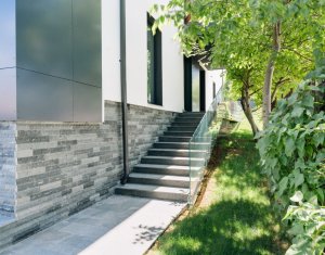 Spatiu deosebit, activitati de birou , curte si parcare proprie, zona Hermes
