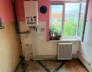 Apartament 2 camere, zona centrala, decomandat, etaj intermediar ! 