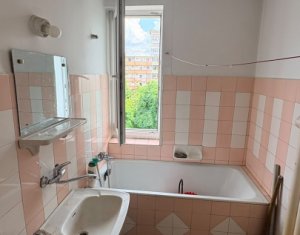 Apartament 2 camere, zona centrala, decomandat, etaj intermediar ! 