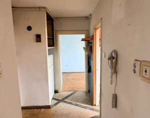 Apartament 2 camere, zona centrala, decomandat, etaj intermediar ! 