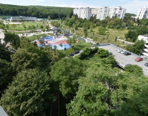 Apartament cu 2 camere decomandat langa baza sportiva, priveliste frumoasa
