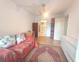 Vanzare apartament cu 3 camere str Fantanele