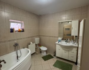 Casă spațioasă cu 4 dormitoare, 2 garaje | Cartier Buna Ziua, zona Hotel Athos
