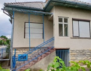 Casa in Manastireni-Cluj, teren generos, apa de la retea si fantana proprie