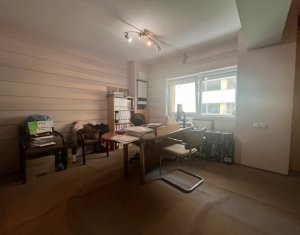 Spatiu comercial ,doua sali de desfacere,  depozit, birou, Str.Fabricii