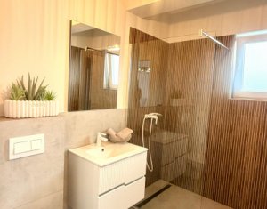 Apartment 3 rooms for sale in Floresti