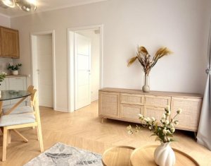 Apartment 3 rooms for sale in Floresti