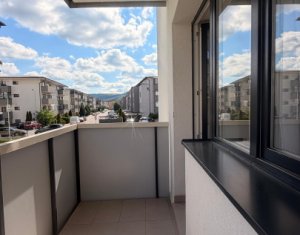 Apartment 3 rooms for sale in Floresti