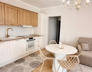 Apartment 3 rooms for sale in Floresti