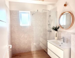 Apartment 3 rooms for sale in Floresti