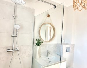 Apartment 3 rooms for sale in Floresti