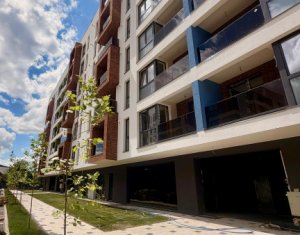 Apartment 4 rooms for sale in Floresti