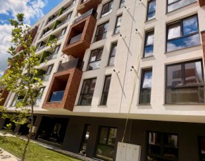 Apartment 4 rooms for sale in Floresti