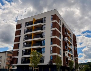 Apartment 4 rooms for sale in Floresti