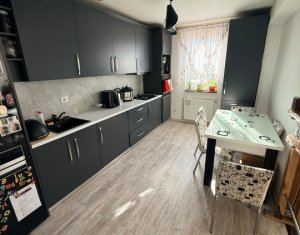 Apartment 3 rooms for sale in Floresti