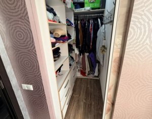 Apartment 3 rooms for sale in Floresti