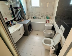 Apartment 3 rooms for sale in Floresti