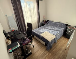 Apartment 3 rooms for sale in Floresti
