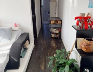 Apartment 3 rooms for sale in Floresti