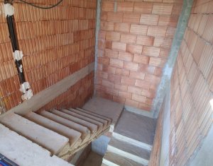 Casa spatioasa, compartimentata eficient, Dambul Rotund