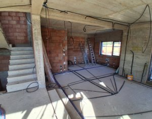 Casa spatioasa, compartimentata eficient, Dambul Rotund