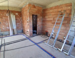 Casa spatioasa, compartimentata eficient, Dambul Rotund
