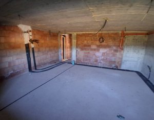 Casa spatioasa, compartimentata eficient, Dambul Rotund