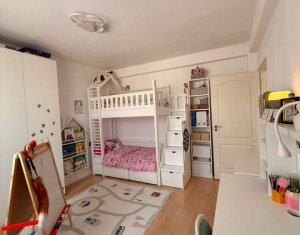 Apartment 3 rooms for sale in Floresti