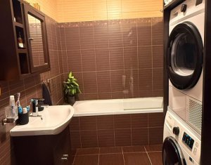 Apartment 3 rooms for sale in Floresti