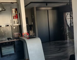 Apartment 3 rooms for sale in Floresti