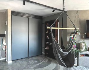 Apartment 3 rooms for sale in Floresti