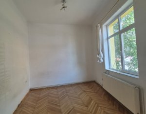 Apartament 3 camere semidecomandate, Centru, terasa, curte