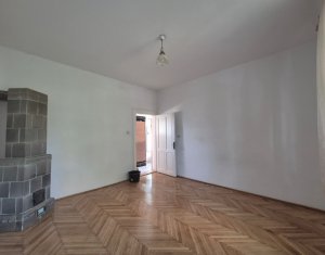 Apartament 3 camere semidecomandate, Centru, terasa, curte