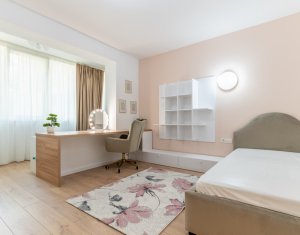 Appartement 5 chambres à louer dans Cluj-napoca, zone Plopilor