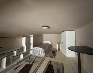 Apartament 3 camere, zona semi-centrala, 15 minute de centru