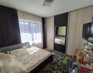 Apartment 3 rooms for sale in Floresti