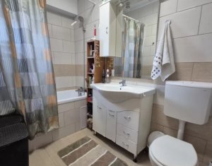 Apartment 3 rooms for sale in Floresti