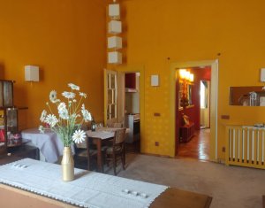 Apartament 54mp, etaj 1, centru, parcare in curte ,zona Primariei