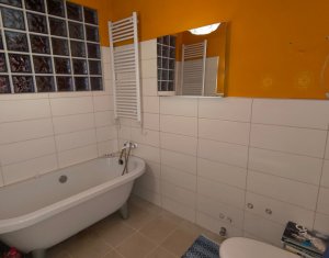 Apartament 54mp, etaj 1, centru, parcare in curte ,zona Primariei