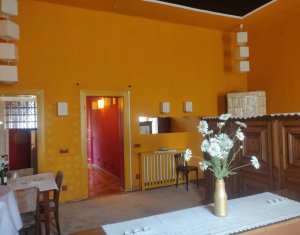 Apartament 54mp, etaj 1, centru, parcare in curte ,zona Primariei