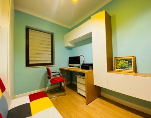 Appartement 4 chambres à vendre dans Cluj-napoca, zone Manastur