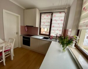 Appartement 4 chambres à vendre dans Cluj-napoca, zone Manastur