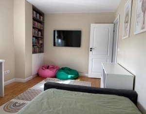 Appartement 4 chambres à vendre dans Cluj-napoca, zone Manastur